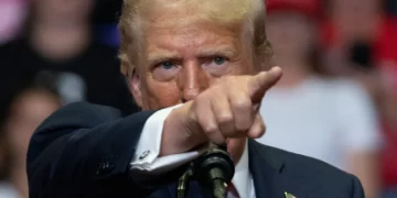 Trump acusa a Harris de “lunática” y “asesina de bebés”