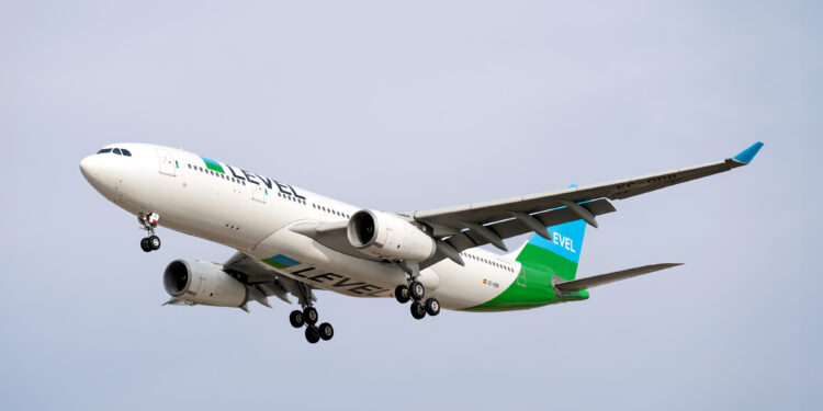 El Gobierno aumentó dos tasas que impactan en los pasajes al exterior