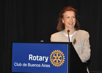 Milei viaja a Francia y la Canciller Mondino marca postura sobre el Mercosur y Malvinas