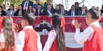 Jaldo encabezó el desfile cívico-militar por el 214º aniversario del natalicio de Juan Bautista Alberdi