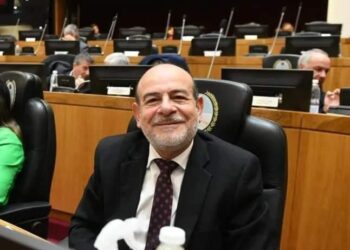 Legislador presentó Proyecto de Ley que prohíbe el uso de celulares en las escuelas tucumanas