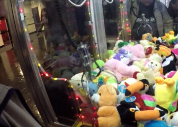 Los secretos detrás las máquinas de atrapar peluches