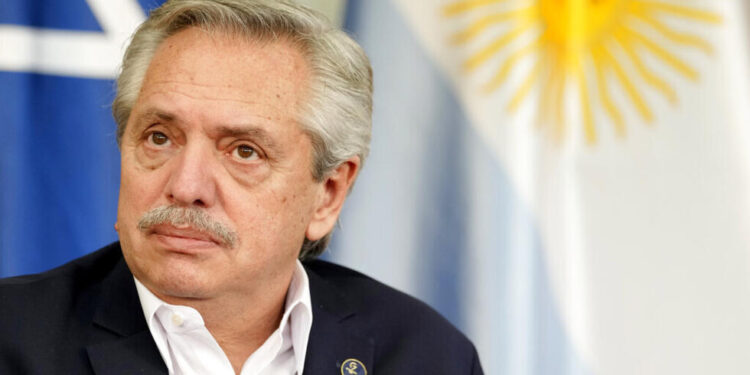Solicitan anular la pensión de ex Presidente a Alberto Fernández