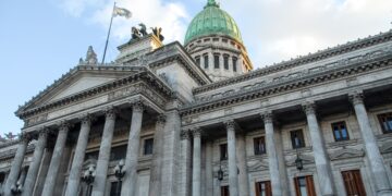 Se reglamentó la Ley Bases: Estas son las empresas estatales que serán privatizadas
