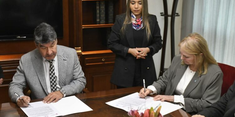 Se firmaron convenios de colaboración entre la Legislatura y la Facultad de Derecho