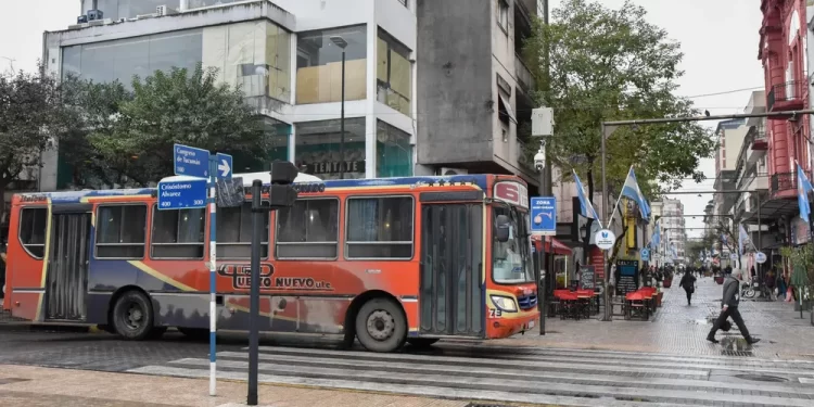 Cambia el sentido de las calles Crisóstomo y San Lorenzo y se reubican las paradas de ómnibus