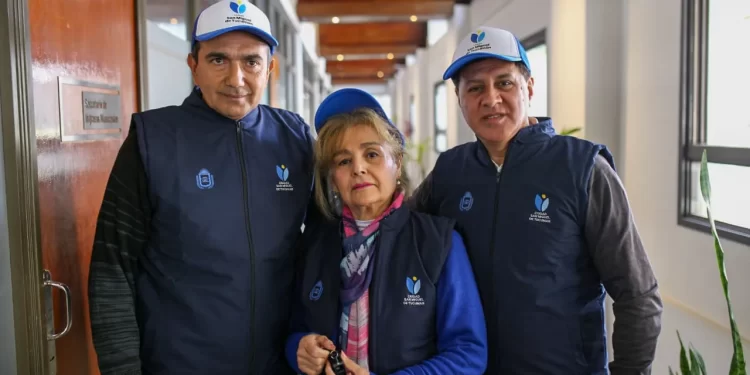 Plaza Independencia tiene tres cuidadores, conocidos como «los placeros»