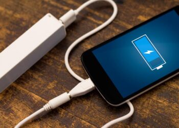 Evita cometer estos errores al cargar tu celular