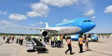 Por paro de aeronáuticos, cancelaron 150 vuelos de Aerolíneas 