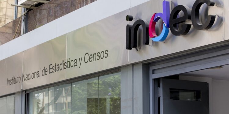 El PBI cayó un 3,4% en los primeros seis meses del 2024, según el INDEC