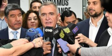 El Gobernador  llamó al diálogo ante el anuncio de paro de colectivos