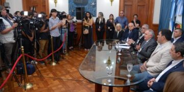 El Gobierno de Tucumán anuncia la compra de nuevos colectivos para líneas metropolitanas y rurales