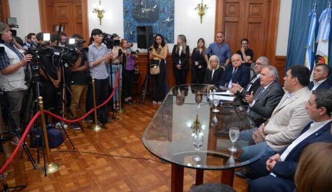 El Gobierno de Tucumán anuncia la compra de nuevos colectivos para líneas metropolitanas y rurales