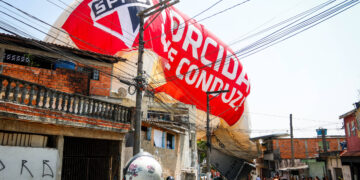 Trágico accidente en San Pablo, Brasil: un dirigible se estrella contra viviendas
