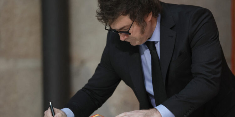 El Gobierno estableció por decreto cambios y nuevos límites a la ley de acceso a la información pública