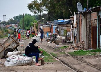 La pobreza alcanzó el 52,9% en Argentina, afectando a 24,9 millones de personas