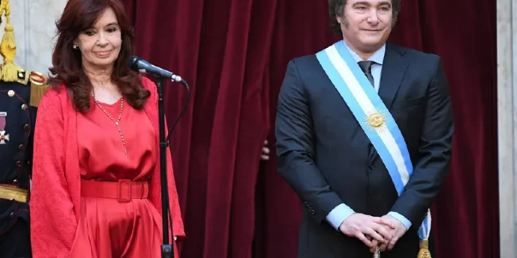Tenso cruce entre Javier Milei y Cristina Kirchner por la economía Argentina