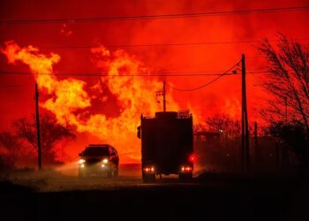 Incendios en Córdoba: Más de 200 bomberos luchan contra las llamas mientras el fuego avanza