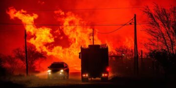Incendios en Córdoba: Más de 200 bomberos luchan contra las llamas mientras el fuego avanza