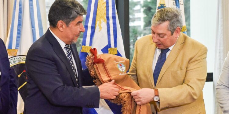 El Vicegobernador de Tucumán recibió al Embajador de Uruguay para fortalecer lazos comerciales