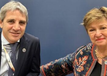 El Gobierno busca reactivar el diálogo con el FMI para obtener un desembolso de US$530 millones