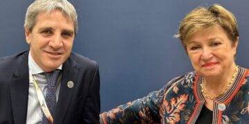 El Gobierno busca reactivar el diálogo con el FMI para obtener un desembolso de US$530 millones