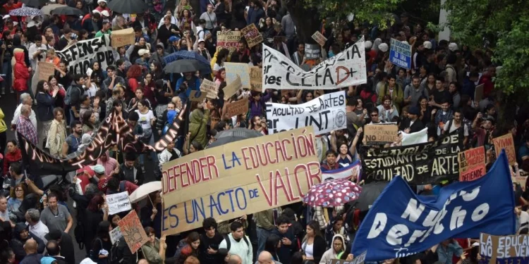 Marcha federal universitaria: En Tucumán docentes y estudiantes marcharán en defensa de la educación publica