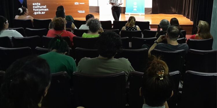 Capacitación en Lengua de Señas para Promover la Inclusión en el Ente Cultural de Tucumán