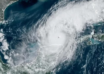 El huracán Milton amenaza la costa oeste de Florida en EEUU