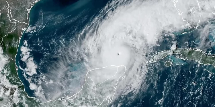 El huracán Milton amenaza la costa oeste de Florida en EEUU