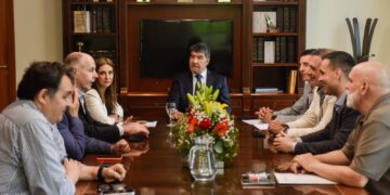 Acevedo recibió a representantes de la industria del entretenimiento de Tucumán