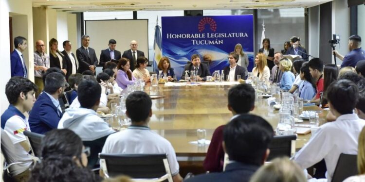 La Legislatura reconoció a estudiantes Tucumanos ganadores de las Olimpiadas de Matemáticas en Chile