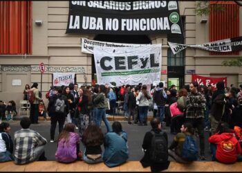 Tomaron las facultades de Psicología y Filosofía y Letras de la UBA en protesta contra el veto de la ley de financiamiento universitario