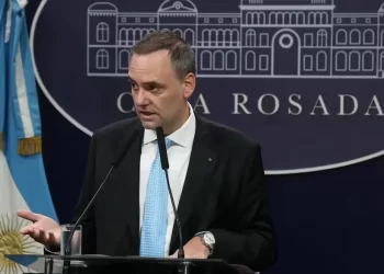 El Gobierno anunció que se les cobrará la educación universitaria y la salud a los extranjeros