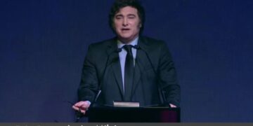 Milei disertó en Tucumán y agradeció a Jaldo por acompañar su gestión