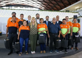 La intendenta Chahla entregó nuevos uniformes y certificados de capacitación a agentes de Defensa Civil