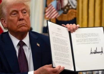 Trump prohíbe los procedimientos de cambio de género para menores en EE.UU.