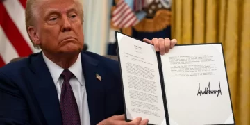 Trump prohíbe los procedimientos de cambio de género para menores en EE.UU.
