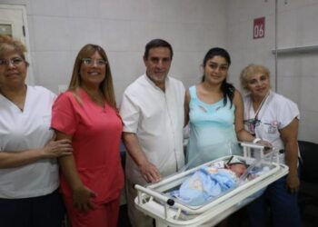 Medina Ruiz visitó a los bebes tucumanos que fueron los primeros nacidos en el país