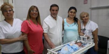 Medina Ruiz visitó a los bebes tucumanos que fueron los primeros nacidos en el país