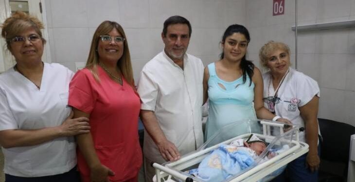 Medina Ruiz visitó a los bebes tucumanos que fueron los primeros nacidos en el país