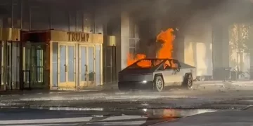 Un auto de Tesla explotó frente a la Torre Trump en Las Vegas