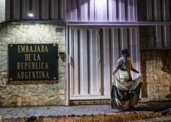 La oposición Venezolana exige el fin del asedio policial a la embajada Argentina en Caracas