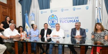 Gobierno y gremios docentes firmaron acuerdo salarial: Las clases inician el 5 de marzo
