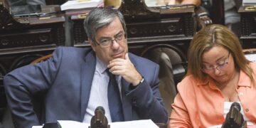 Unión por la Patria busca quitarle las facultades delegadas Milei tras la polémica por las criptomonedas