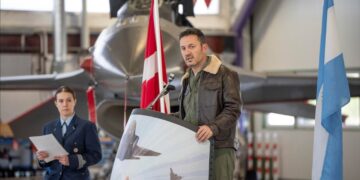 El Gobierno presenta el armamento de los F-16 y anuncia la llegada de más aviones
