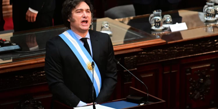 Milei en la mira tras el escándalo cripto: Denuncias penales y pedido de juicio político sacuden su gobierno