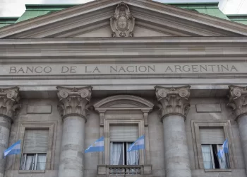El Banco Nación se convierte en sociedad anónima por decreto