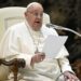 El papa Francisco fue hospitalizado por una bronquitis y canceló su agenda hasta el lunes