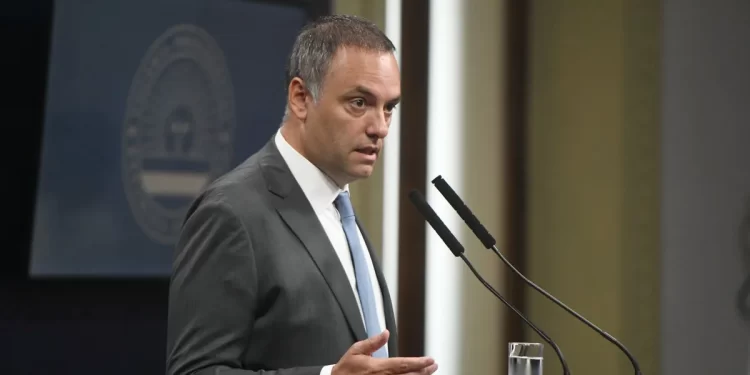 El Gobierno prohíbe tratamientos de cambio de género en menores y traslados carcelarios por cuestiones de identidad